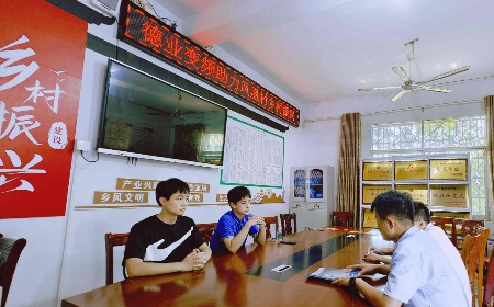 公(gōng)益慈善(shan)，我(wo)們一(yi)直在(zai)路上